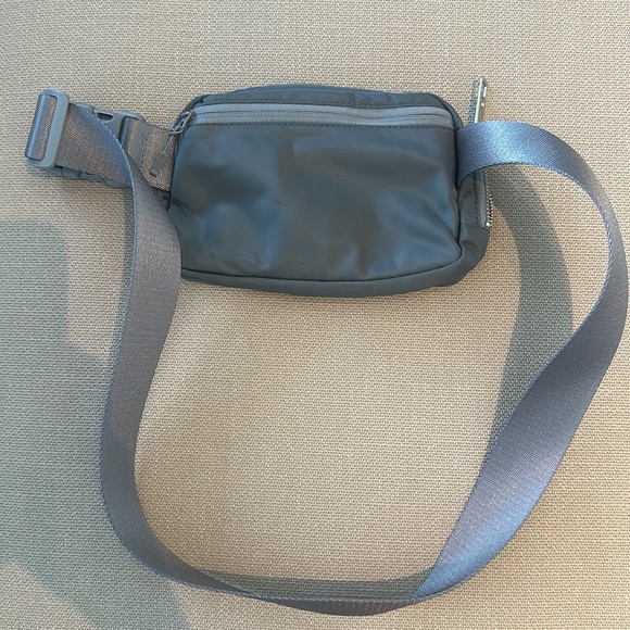 Lululemon Everywhere Belt Bag 1L - Picture 3 of 3